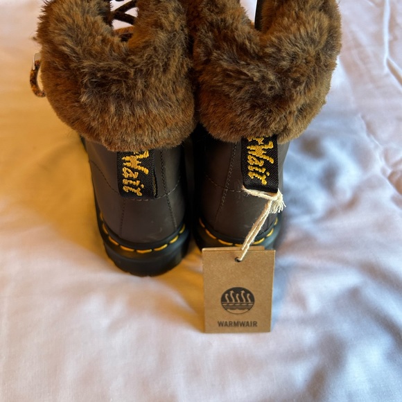 Doc Martens Serena 1460 Wyoming faux fur lined cuff boot. Women’s size 5 - Picture 4 of 9